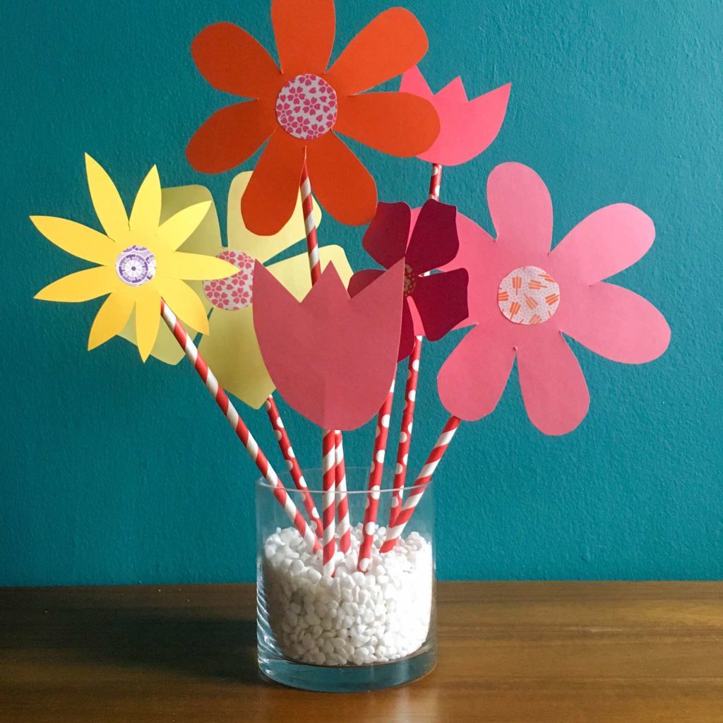 Easy Peasy and Fun - Beautiful Paper Flower Garland Craft Ideas