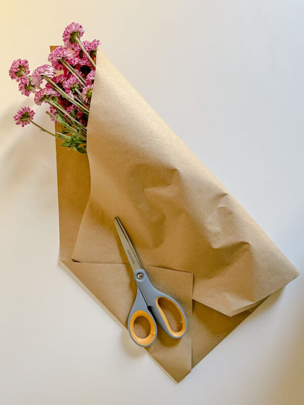 How to wrap a flower bouquet with craft paper